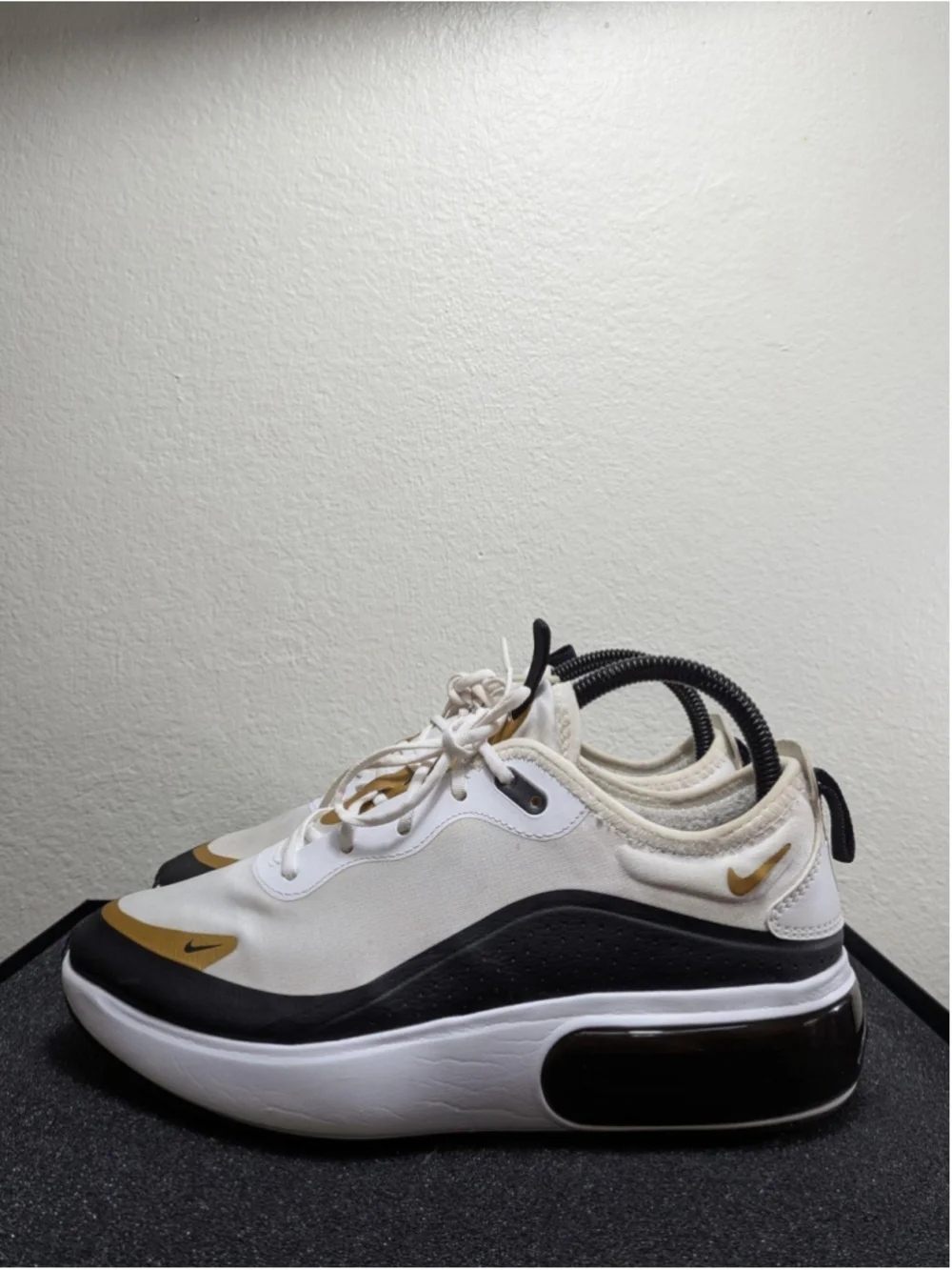 Nike Air Max Dia Shoes Womens Size 8.5 White Gold Colorblock Sneakers AQ4312-107